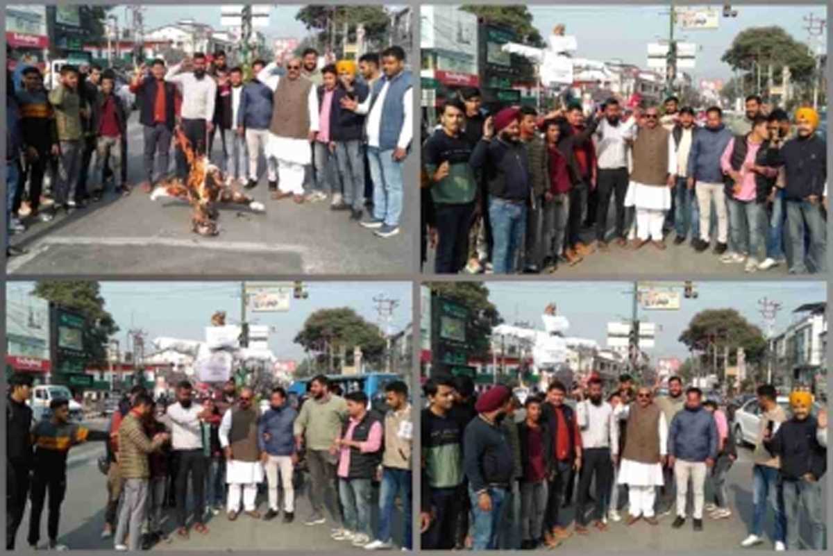 वीआईपी का नाम पूछ रही कांग्रेस, युवा कांग्रेस ने किया जमकर विरोध